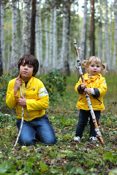 Два цыпленка на прогулке!!!