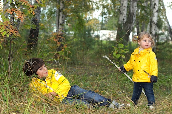 Два цыпленка на прогулке!!!