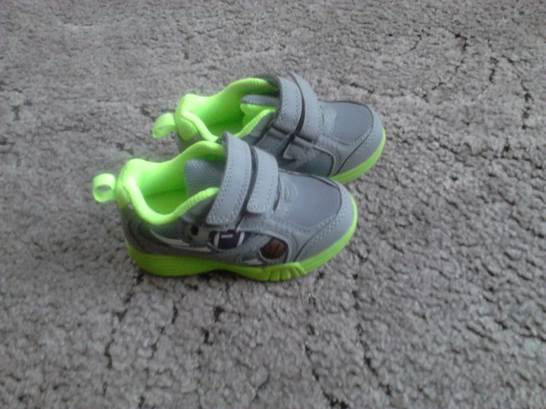 НОВАЯ ОБУВЬ на мальчика