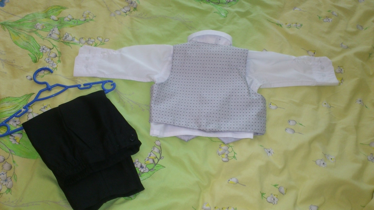 Продаю костюм на годик.