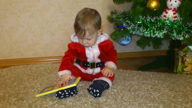 Продаю новогодний комбинезон Санты