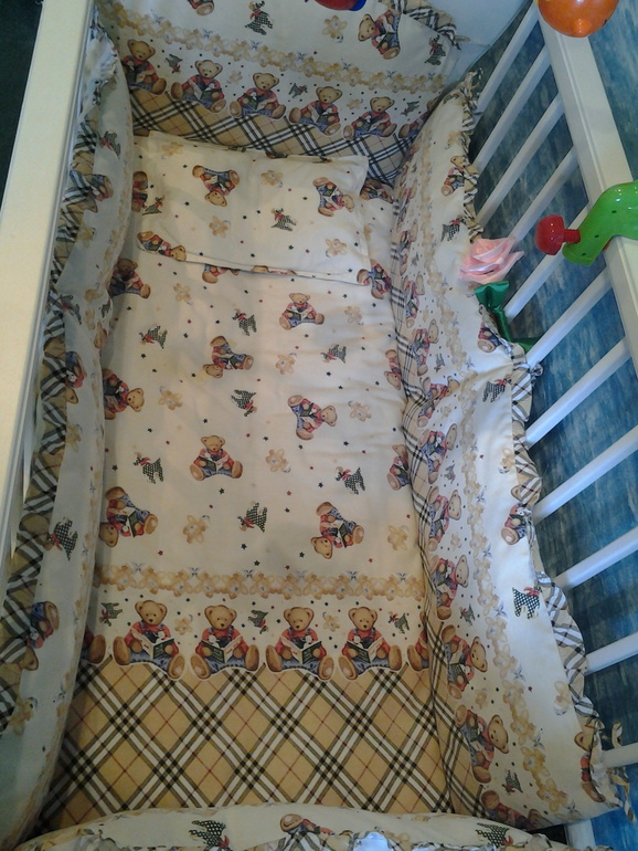 Золотая кроватка для золотого ребенка))