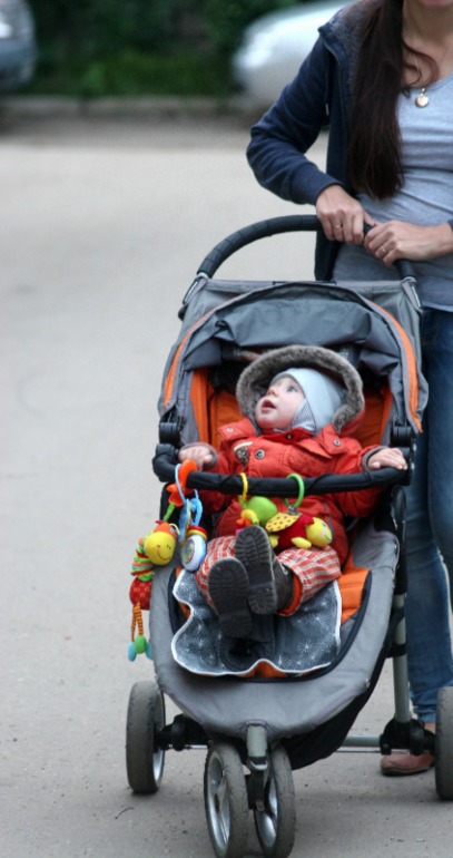 9 месяцев 17 дней ходит вдоль опоры