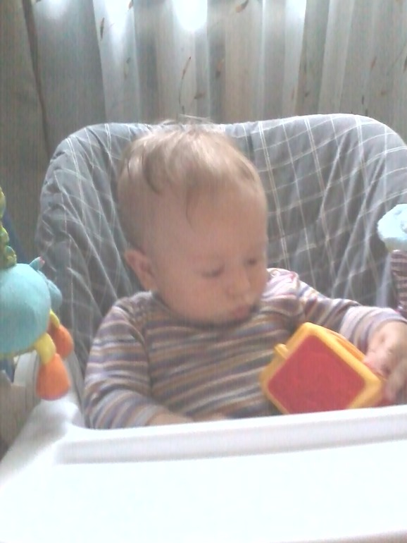 Нам 6 месяцев!И...тада-а-ам...у нас прорезался ПЕРВЫЙ ЗУБ!