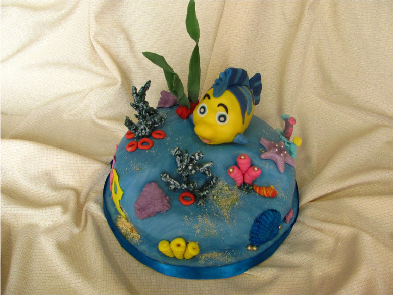 вот попробовала сделать собачку.. не судите строго... ну а потом и рыбку)))