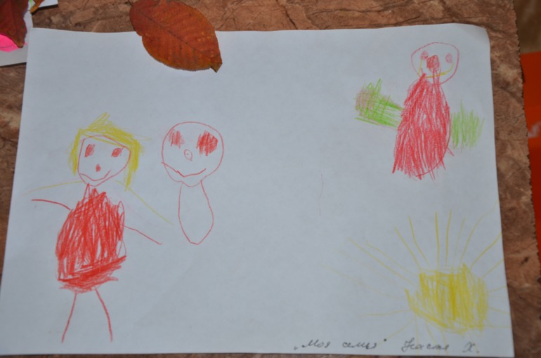 Настя рисует в садике