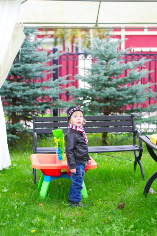 Дача. После театра поехали папу нашего отвозить...