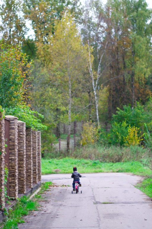 Дача. После театра поехали папу нашего отвозить...