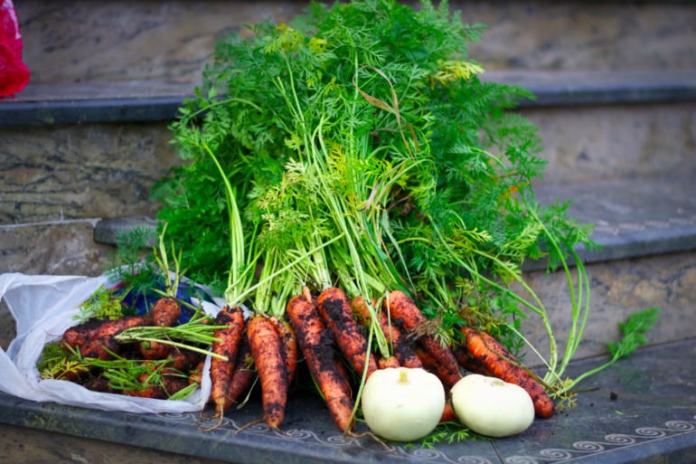 Дача. После театра поехали папу нашего отвозить...