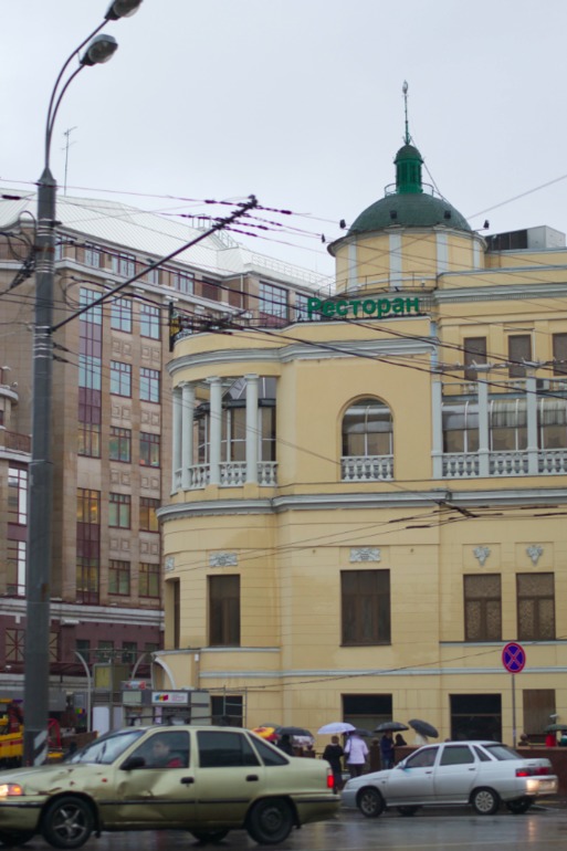 Москва из окна автомобиля.