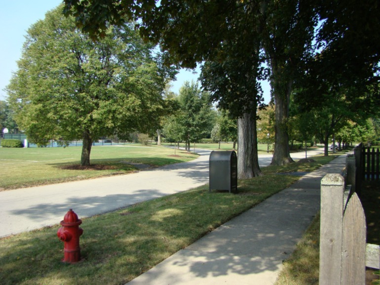 Город белых воротничков.