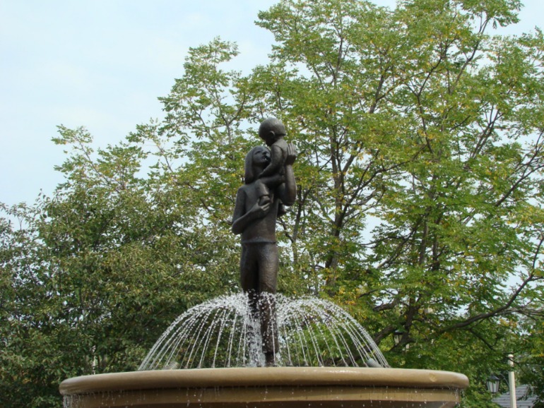 Город белых воротничков.