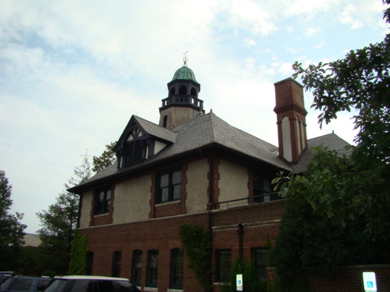 Город белых воротничков.