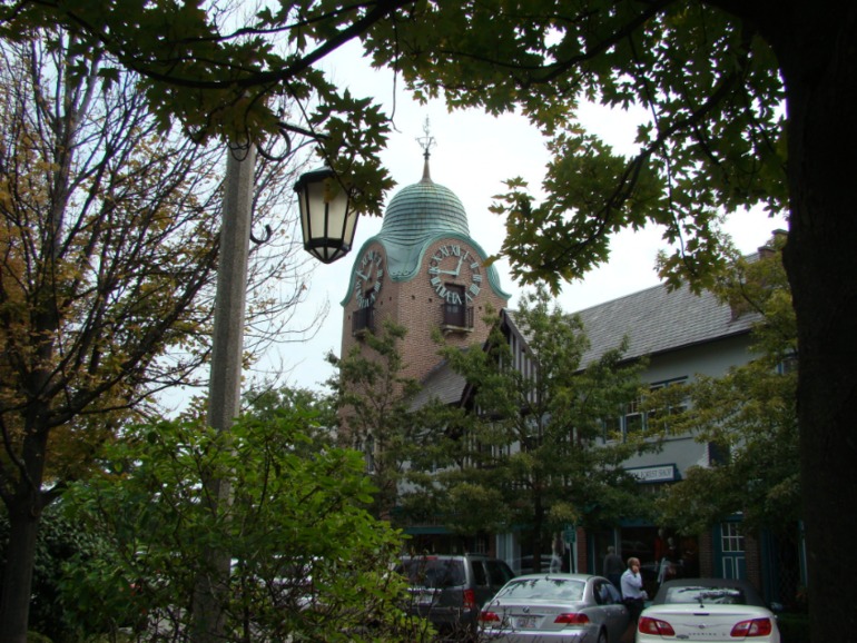 Город белых воротничков.