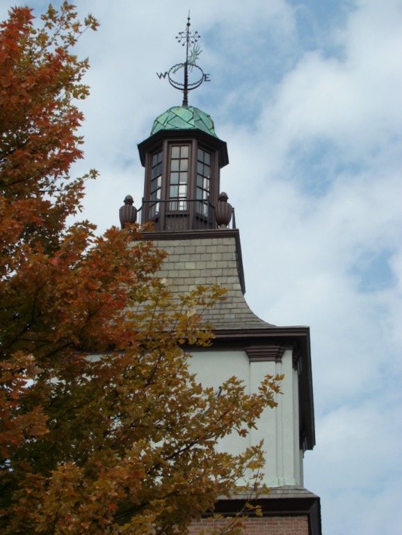 Город белых воротничков.