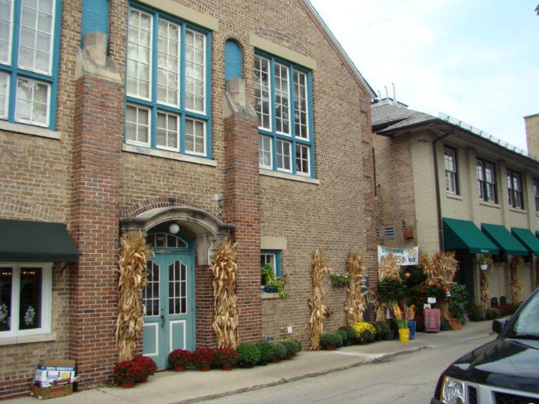 Город белых воротничков.