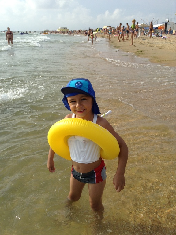 С малышом на море