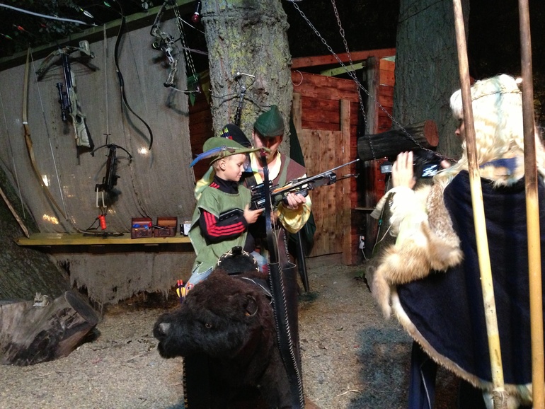 А вот и арбалет с Робин Гудом)))