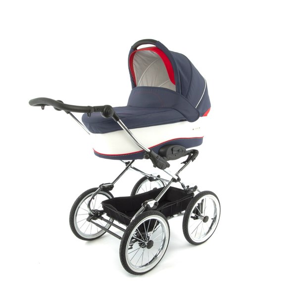 Классическая коляска - первый авто-транспорт для вашего малыша.