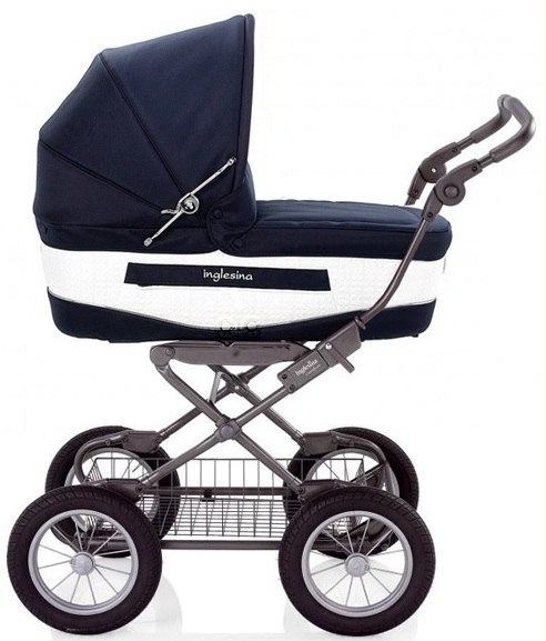 Классическая коляска - первый авто-транспорт для вашего малыша.