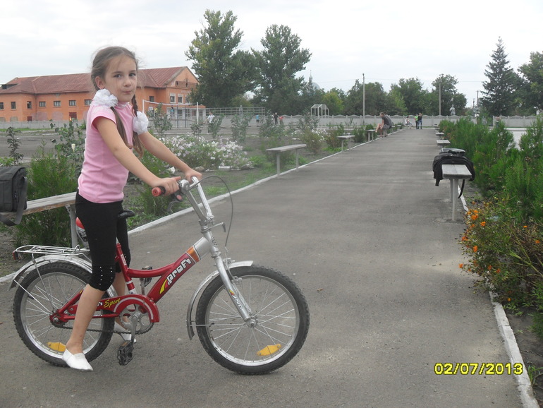 На прогулке.......дочка машенька и сыночек мишенька....ну и я