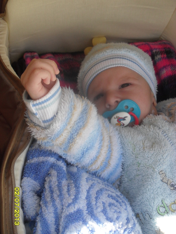 На прогулке.......дочка машенька и сыночек мишенька....ну и я