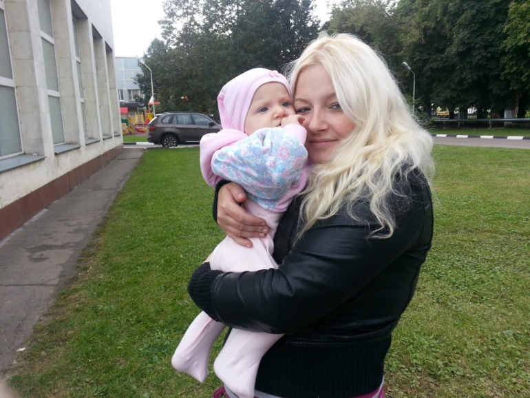 Вчера чуть-чуть пофоткались после массажика с мамой и Лизой=)