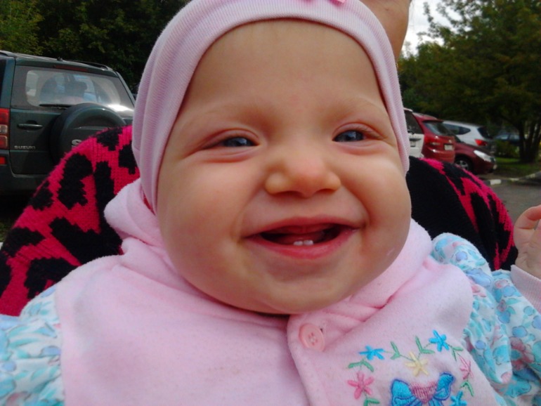 Вчера чуть-чуть пофоткались после массажика с мамой и Лизой=)